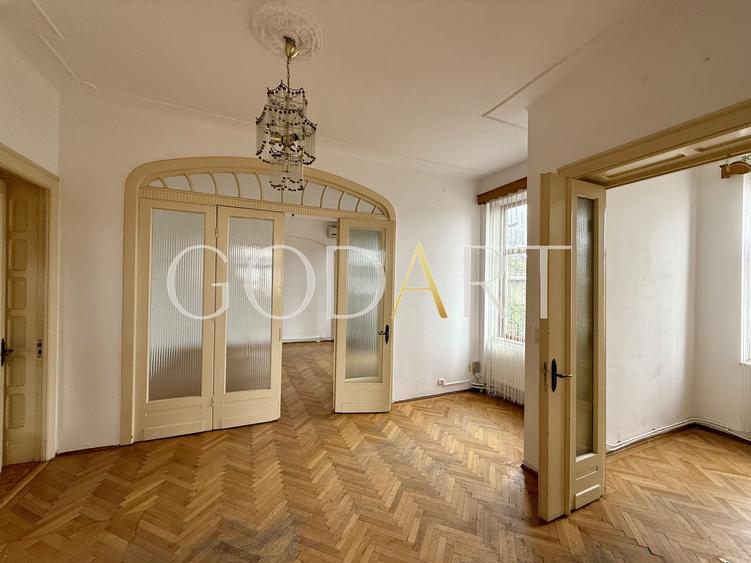Apartament in vila interbelica | singur pe etaj