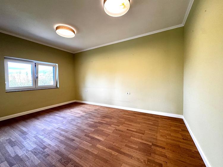 Casa spațioasă, cu teren generos, zona liniștită - in Braytim