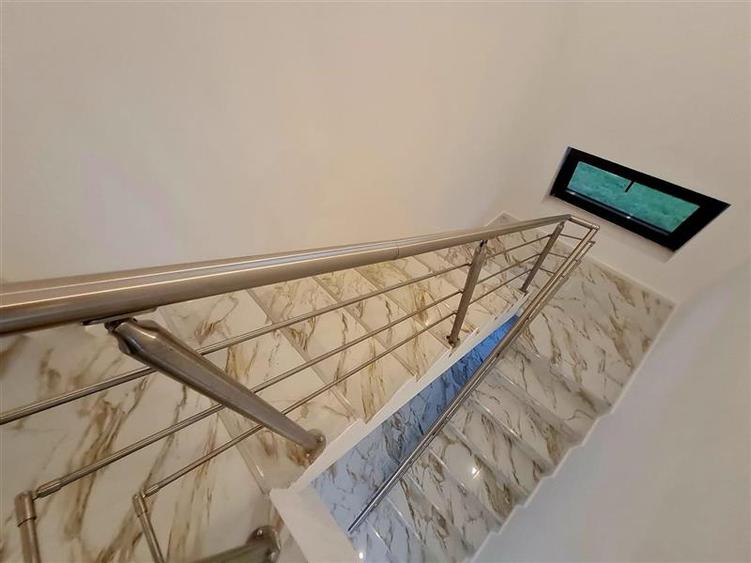Vila P+E, 5 camere,3 bai,teren 418 mp,finisaje top, intabulata, toate utilitatil