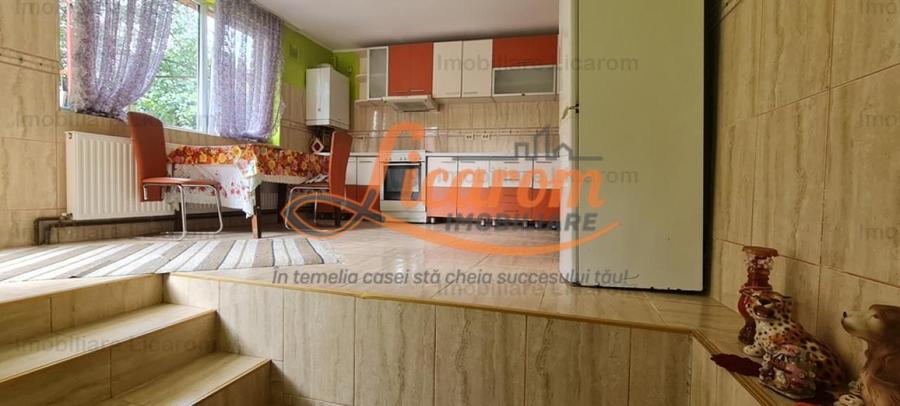 Casa individuala cu 2 apartamente, 6 camere,teren 403 mp,ASTRA.