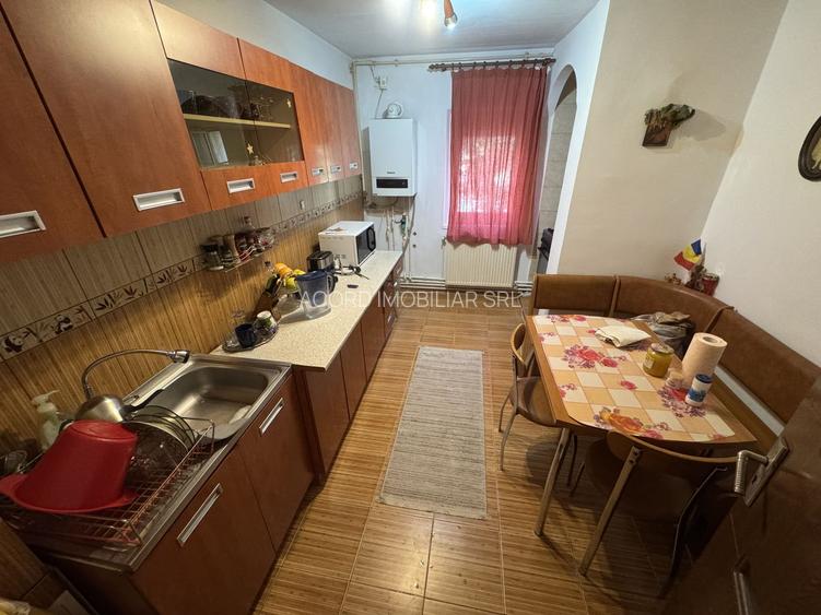 Apartament 4 camere decomandat zona Tomis 3 Etaj 1 cu Centrală proprie - 6