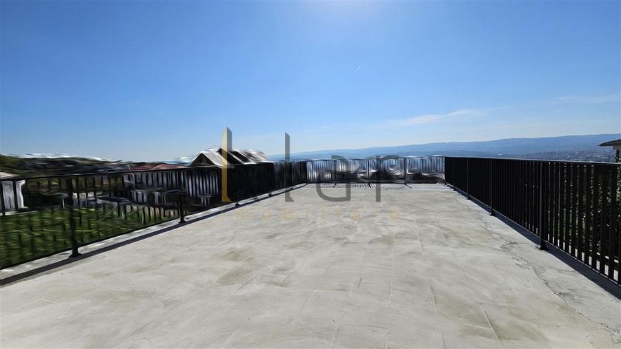 Casa 6 camere 190mp,terasa 44mp, curte cu gazon, Voronet priveliste deosebita