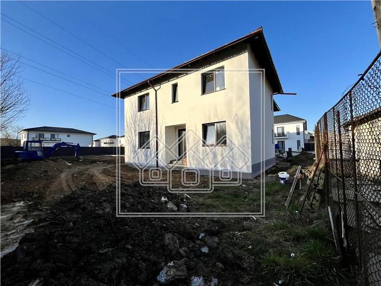 Casa tip duplex, teren 420 mp, predare la alb, Selimbar