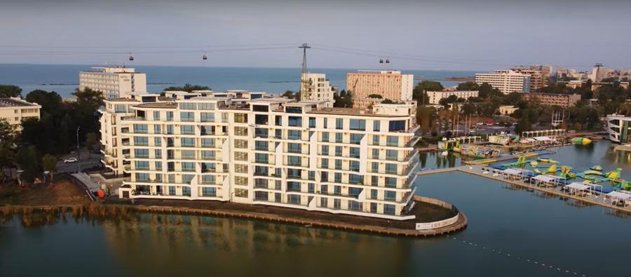 Apartament cu vedere generoas catre lac in complex LakeOn