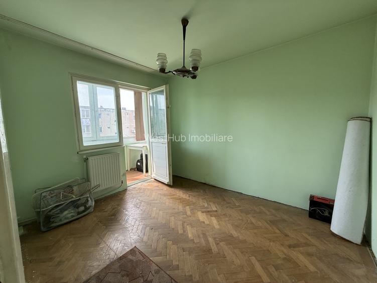 Apartament 3 camere, etaj 3, semidecomandat, centrala, P-ta Doina - 9