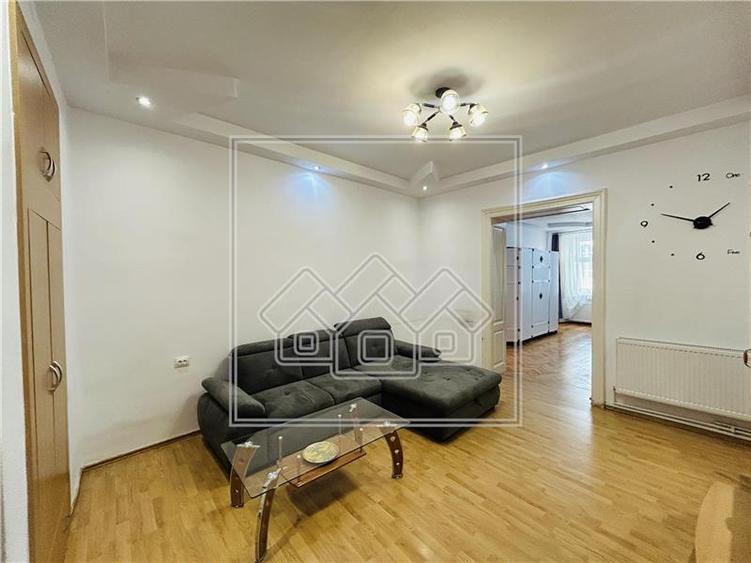 Apartament cu 2 camere, pivnita, pod, 63 mp utili, pret negociabil