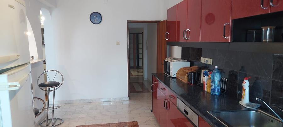 BANEASA, 3 camere in vila, mobilat, parcare in curte