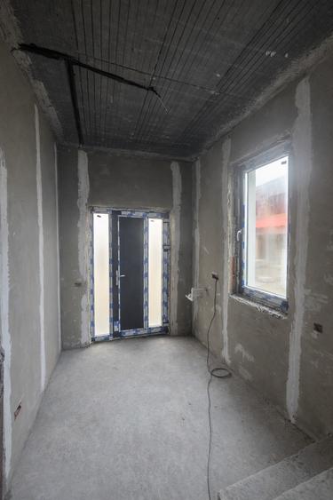Vila curte, Domnesti 4 camere 2 bai curte 400 mp deschidere 20 ml zona centrala