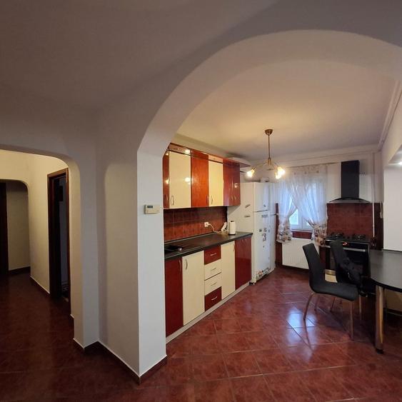 Apartament 4 camere de vânzare Ultracentral etaj 1