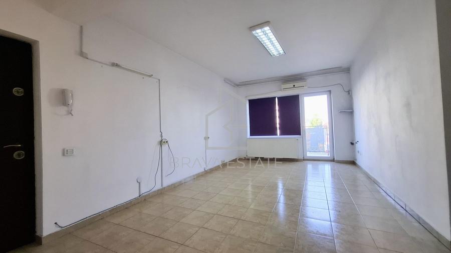 Spațiu comercial, 40mp, parcare, baie, balcon, strada Eroilor