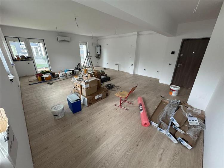Sp comercial bloc nou, Expres Residence, 100 mp, 2 bai