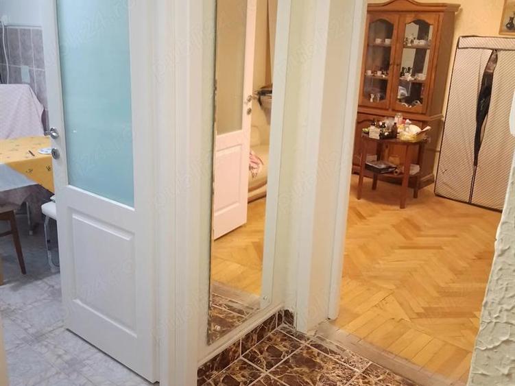 Proprietar, vand sau ofer la schimb apartament 2 camere semidecomandate - Brazda