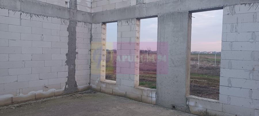 Săbăreni, casă la rosu 116 mp utili, curte 607 mp