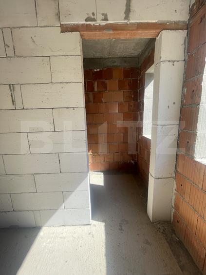 Apartament cu 3 camere, dispus pe două niveluri, cu gradina