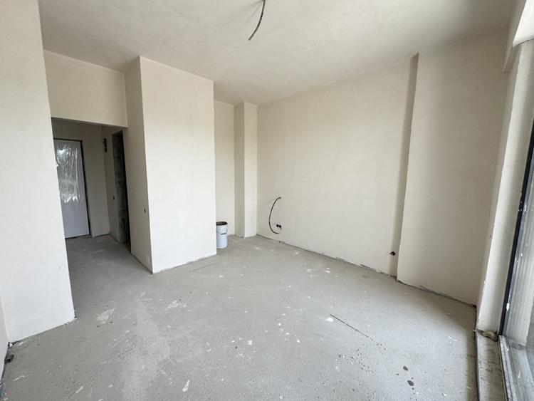 Apartament de 2 camere, 48.73 mp, Finisat, Parcare, Zona Vivo