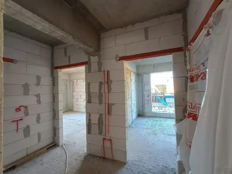 2 camere cu bucătărie separată și balcon spațios