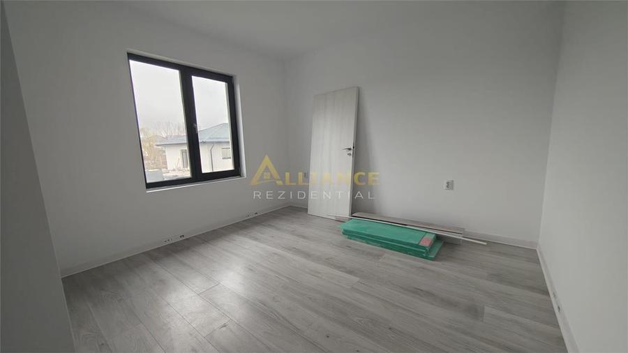 Casa individuala - 3 camere - 2 bai - 378 mp teren