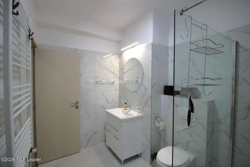 Piata Romana, 4 camere 138 MP total, Etaj 2/9, renovat - utilat, liber - 45