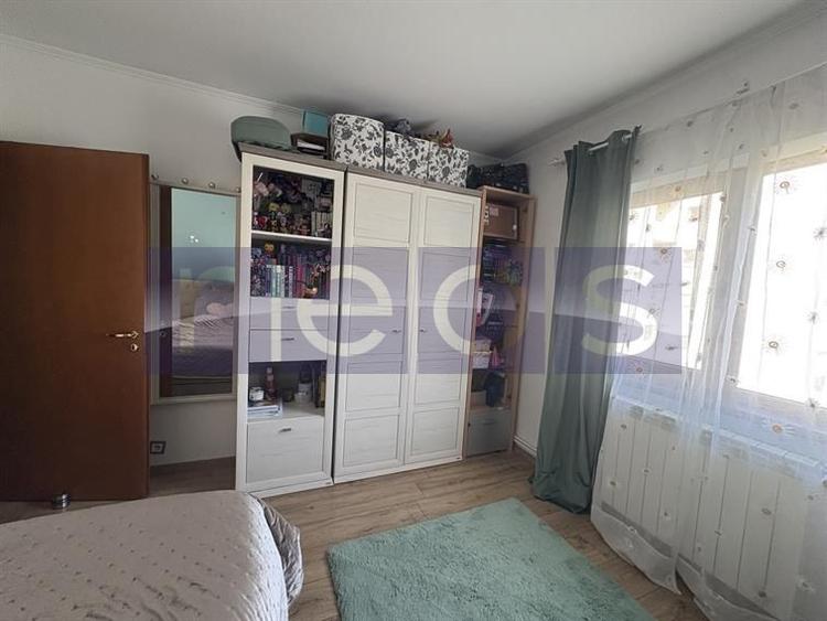 VANZARE 4 CAMERE DECOMANDAT PARCARE CALEA VITAN