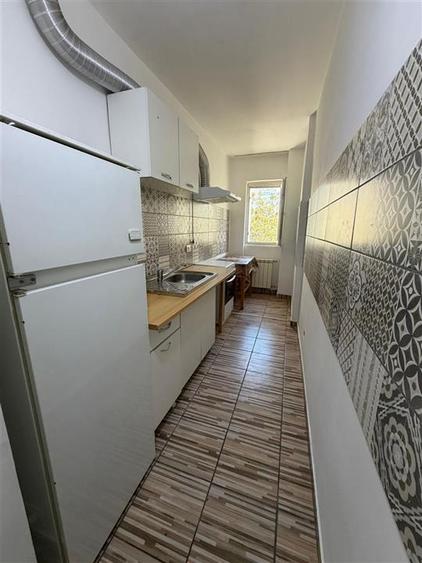 Garsoniera de vanzare, etaj 4, zona Capela