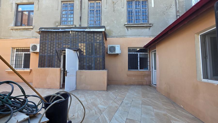 Piata Ovidiu , Centru vechi, 4 camere , 2 bai