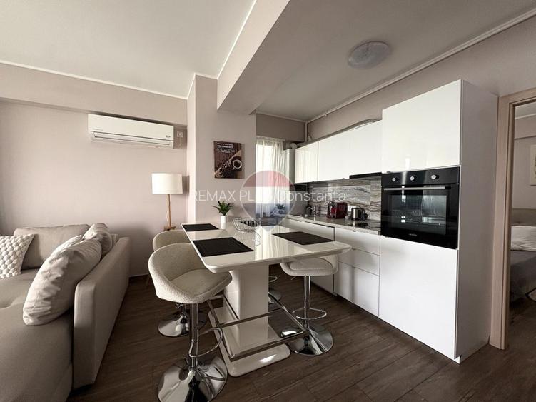 Apartament 2 camere de închiriat PRIMA LINIE LA LAC VEDERE FRONTALĂ - 1