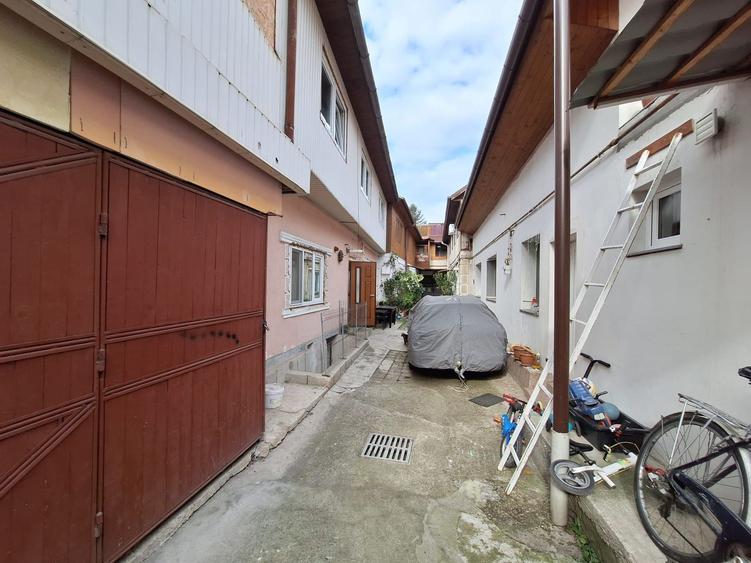 Apartament 4 camere Motilor curte cu 4 familii
