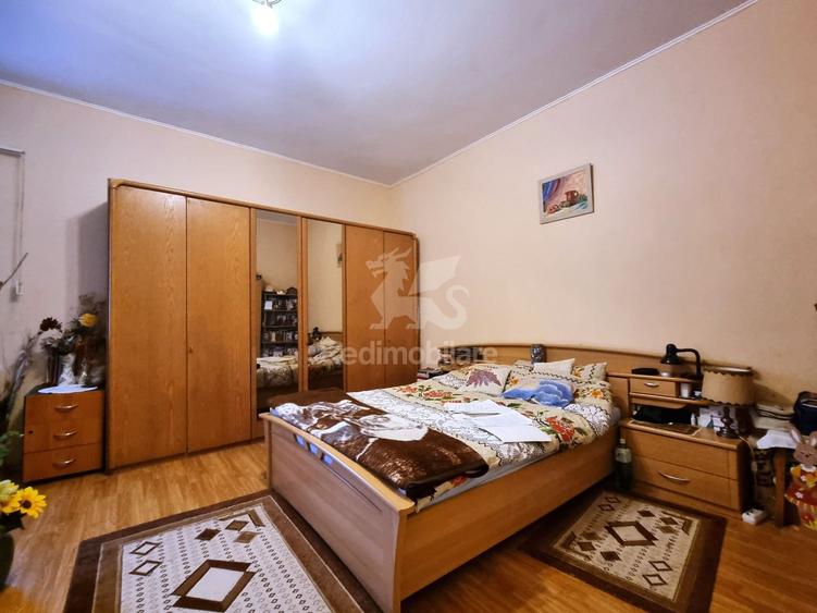 Apartament 3 camere cu curte, zona Rivus
