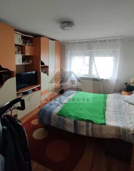 Apartament cu trei camere,  zona Racadau 75mp + doua balcoane 8mp - 10