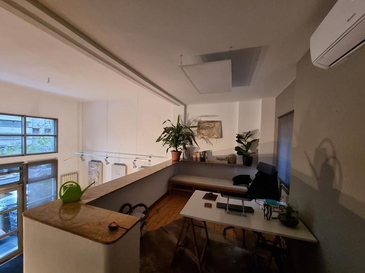 Birou open space tip Loft pe 2 niveluri