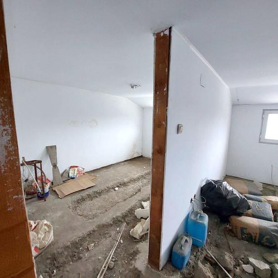 Apartament 3 camere si mansarda (zona Liceul nr.1 )