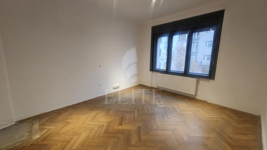 Apartament 4 camere în zona P-TA UNIRII