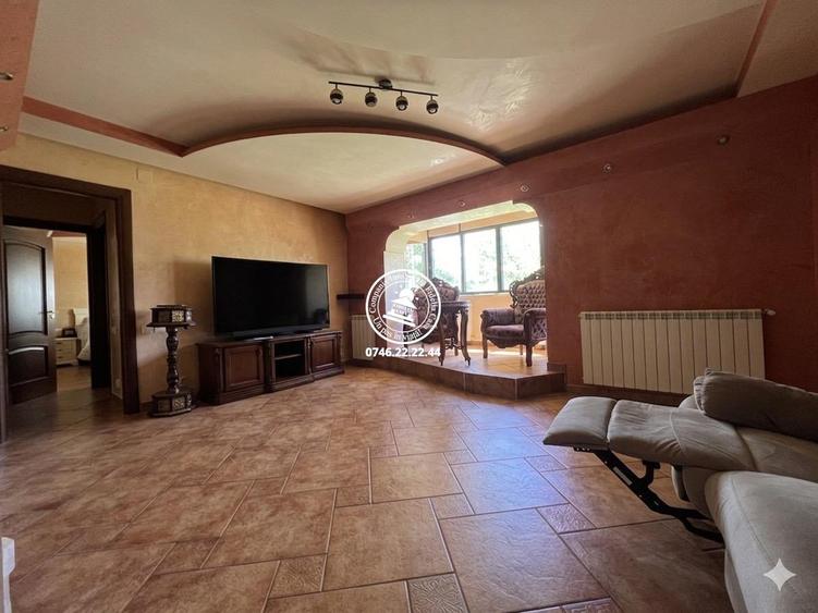 Apartament spectaculos bloc tip vilă Târgu Cucu