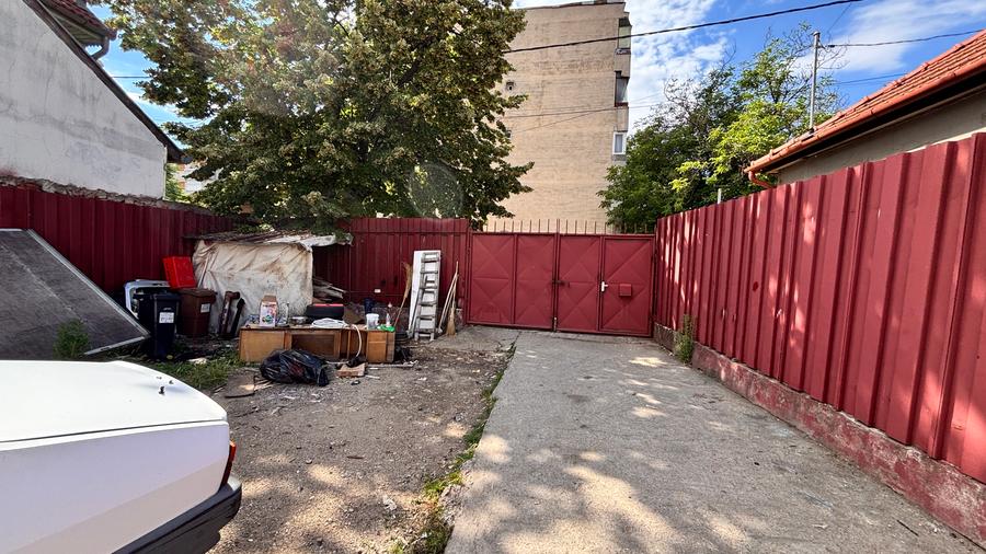 Teren 216 mp cu construcții în Oradea-zona Rogerius, str. Robert Owen nr. 4