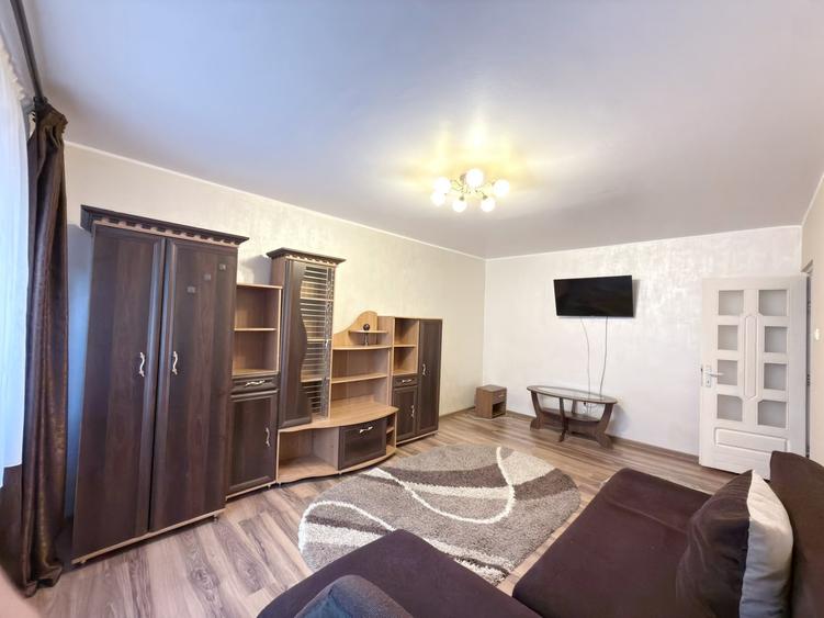 Inchiriere apartament 2 camere, str. Crisan, etaj 1, centrala proprie