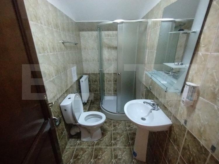 Villa, 500 mp, 7 camere, 3500 mp teren, zona Stramba