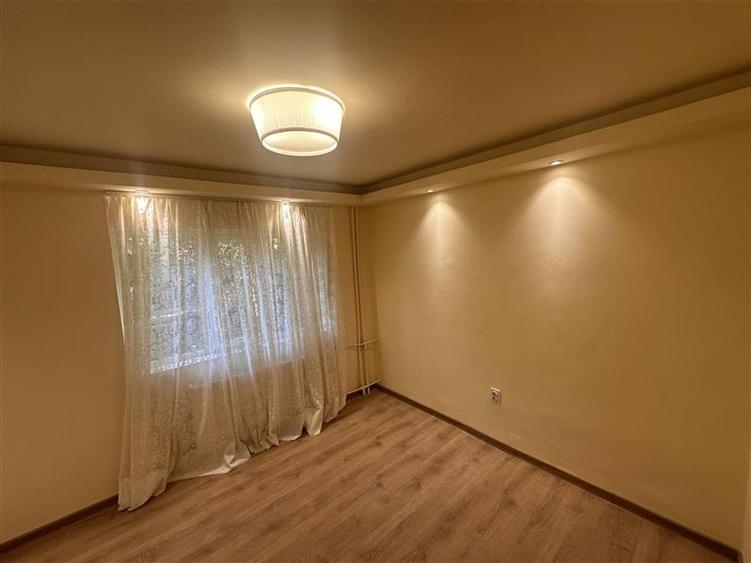 Garsoniera prospat renovata la parter in zona Soarelui