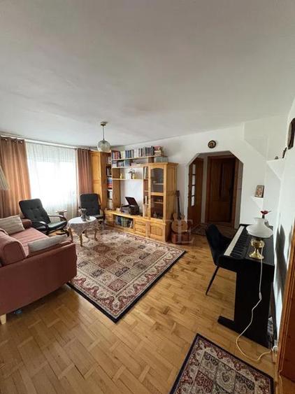 Apartament 4 camere în zona P-TA FLORA