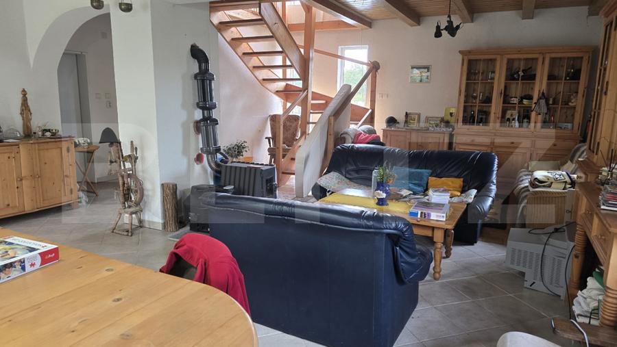 Casa 5 camere , 300 mp; Teren - 2000 mp . Viile Satu Mare