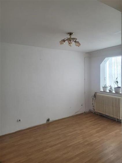 Apartament 3 camere semidecomandat, zona Neagoe Voda