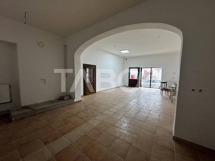 Spatiu comercial 50 mp de inchiriat in centrul Cristianului cu vad bun