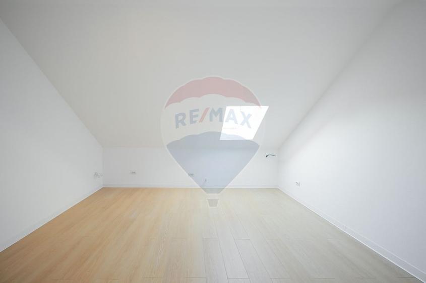 Apartament cu 4 camere de vânzare, ultracentral