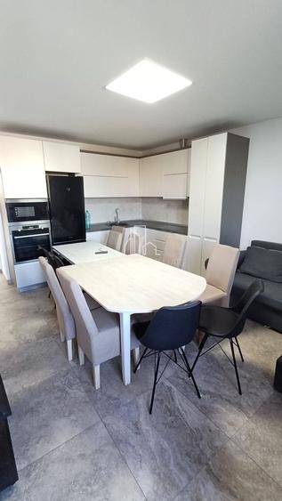 Proprietate Speciala, Casa pe 2 Nivele si 1 Studio, Curte proprie, Zona Dambu