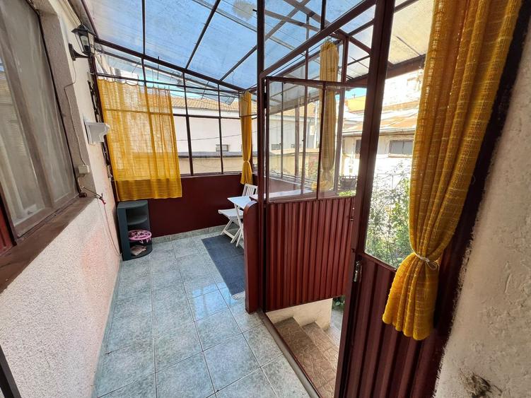 Apartament spatios cu 3 camere | 83 mp + veranda + curte | Ultracentral