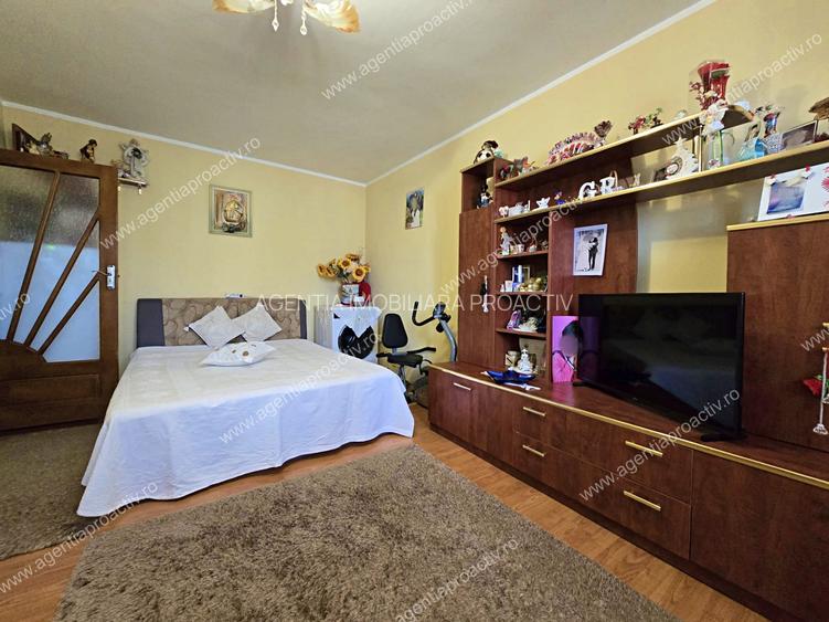Apartament cu 2 camere, decomandat, Micro 18, Etaj 3, lângă Dunărea Mall - 2