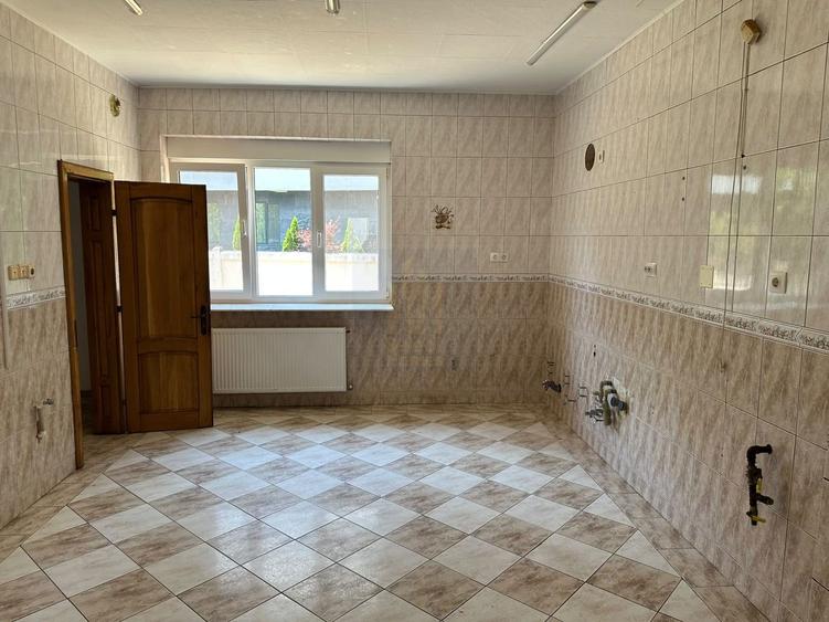 Vila 10 Camere 600mp Teren 1775 mp de Vanzare *Iancu Nicolae*