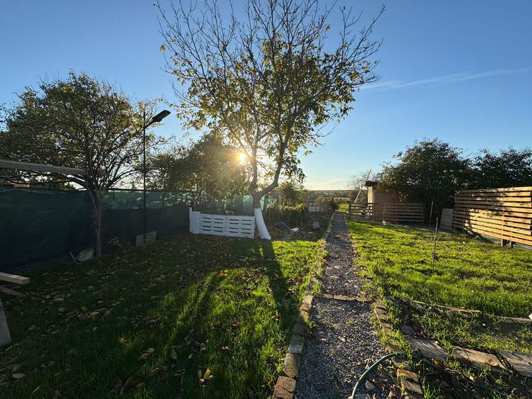 Casă de vânzare în Corbu – deschidere la strada principală!