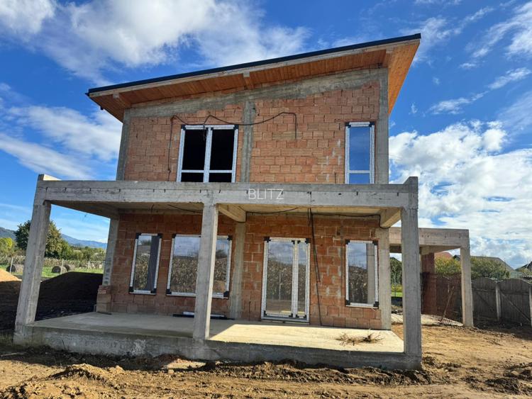 Casă individuală la roșu – 130 mp utili, teren 440 mp, drum privat - 6