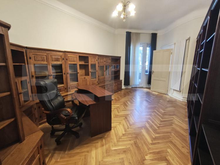 De inchiriat apartament lux zona ultracentrala cu garaj si loc de parcare