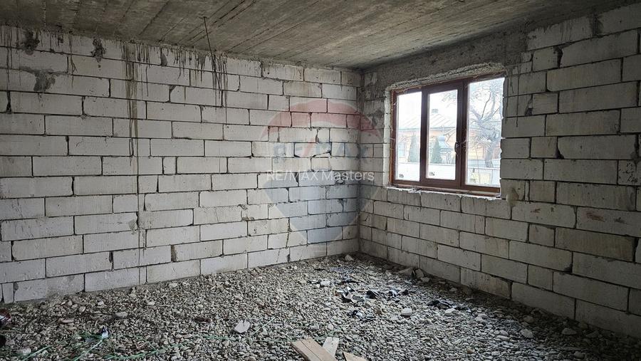 Casă / Vilă cu 12 camere, teren intravilan de 2869mp în Siminicea, SV - 34